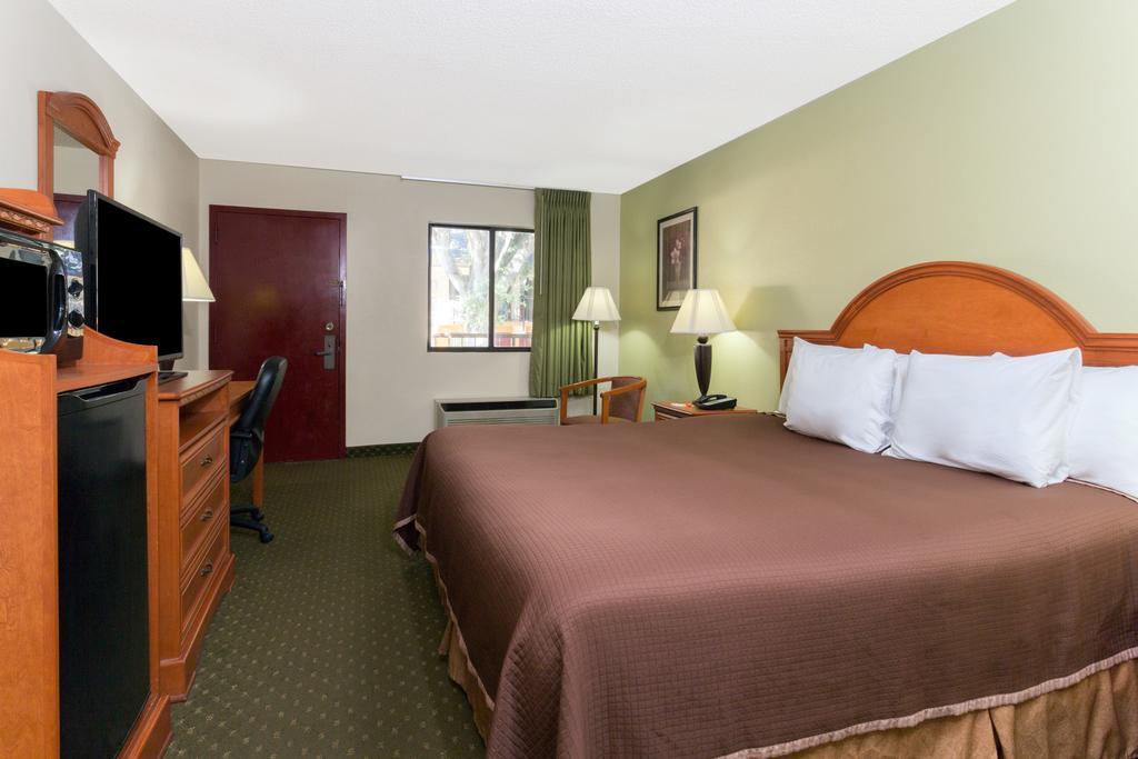Howard Johnson By Wyndham Tallahassee Kültér fotó